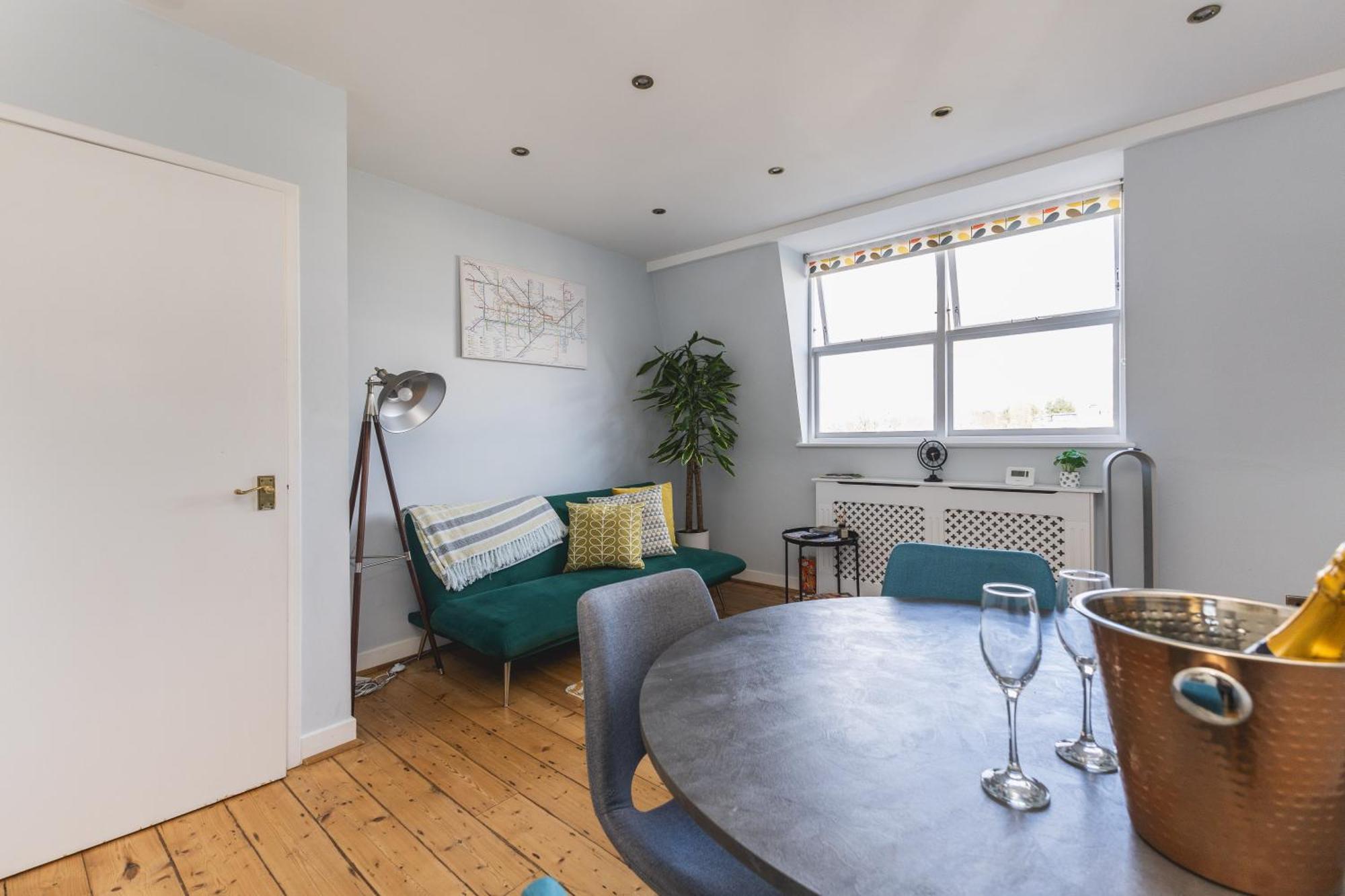 Luxurious 1-Bedroom Apartment In Kensington 런던 외부 사진