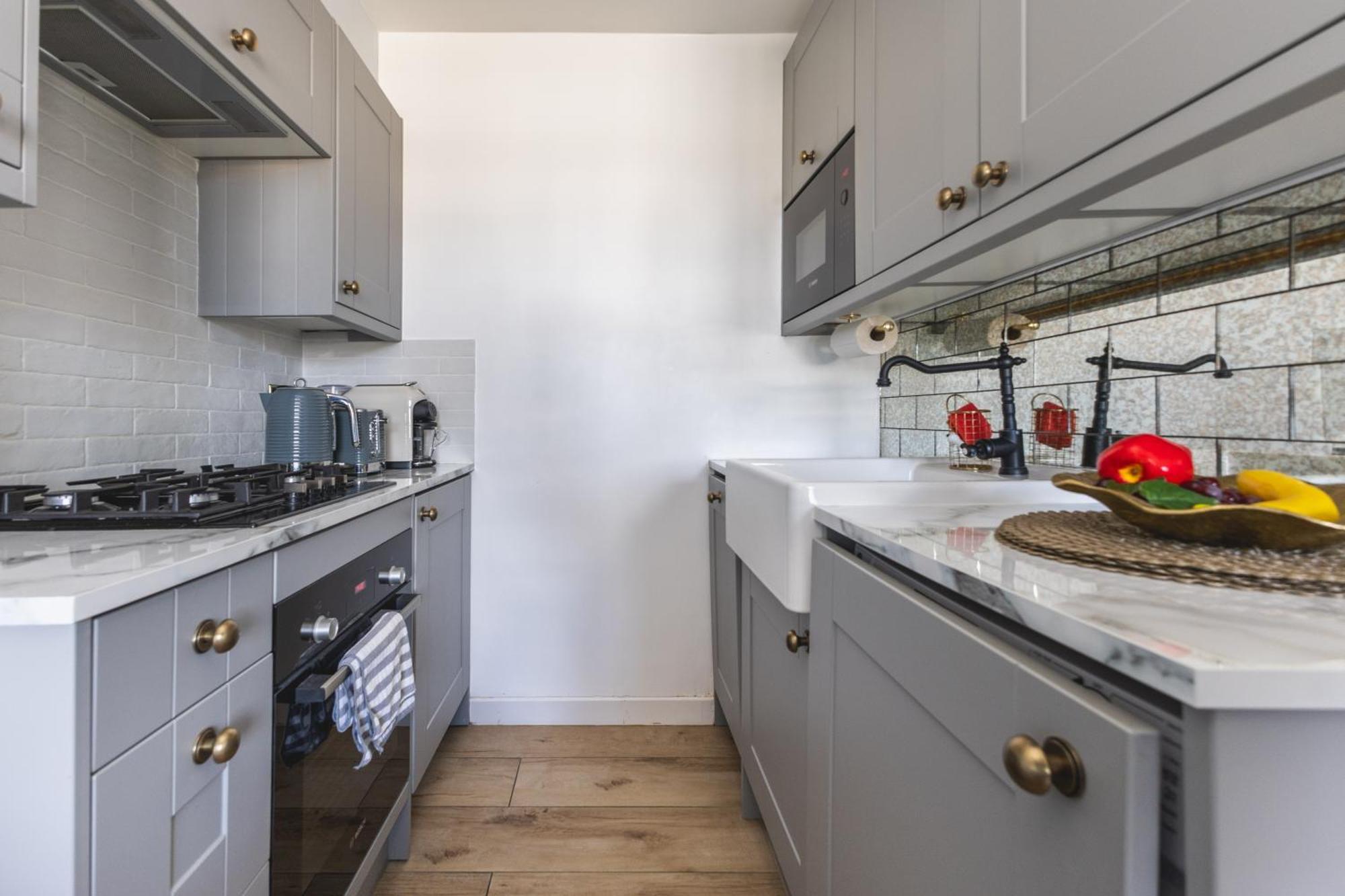 Luxurious 1-Bedroom Apartment In Kensington 런던 외부 사진