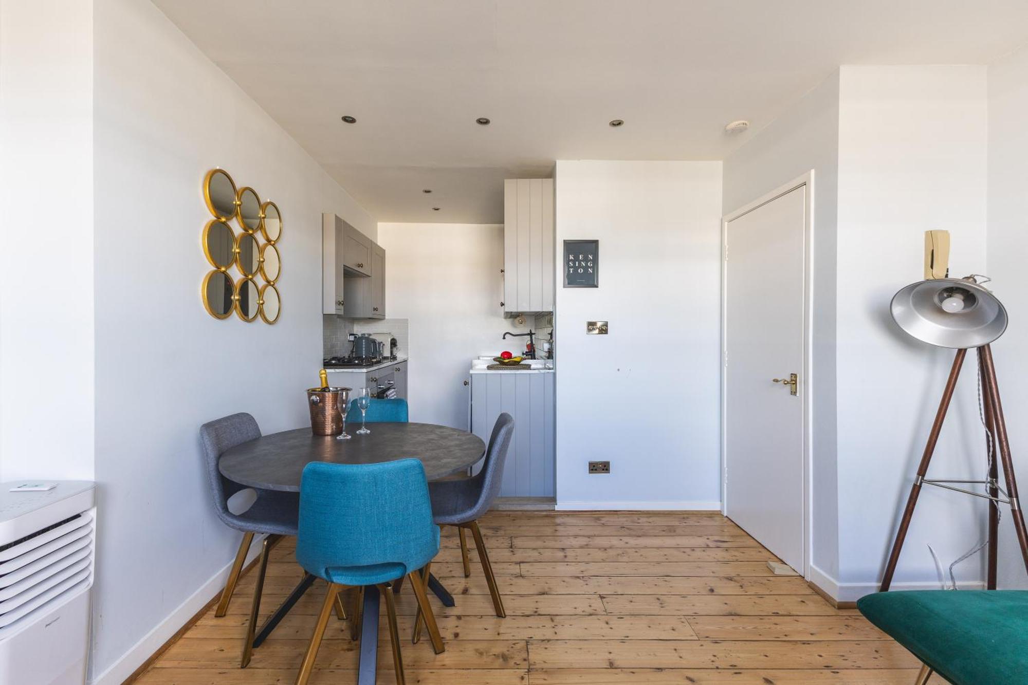 Luxurious 1-Bedroom Apartment In Kensington 런던 외부 사진